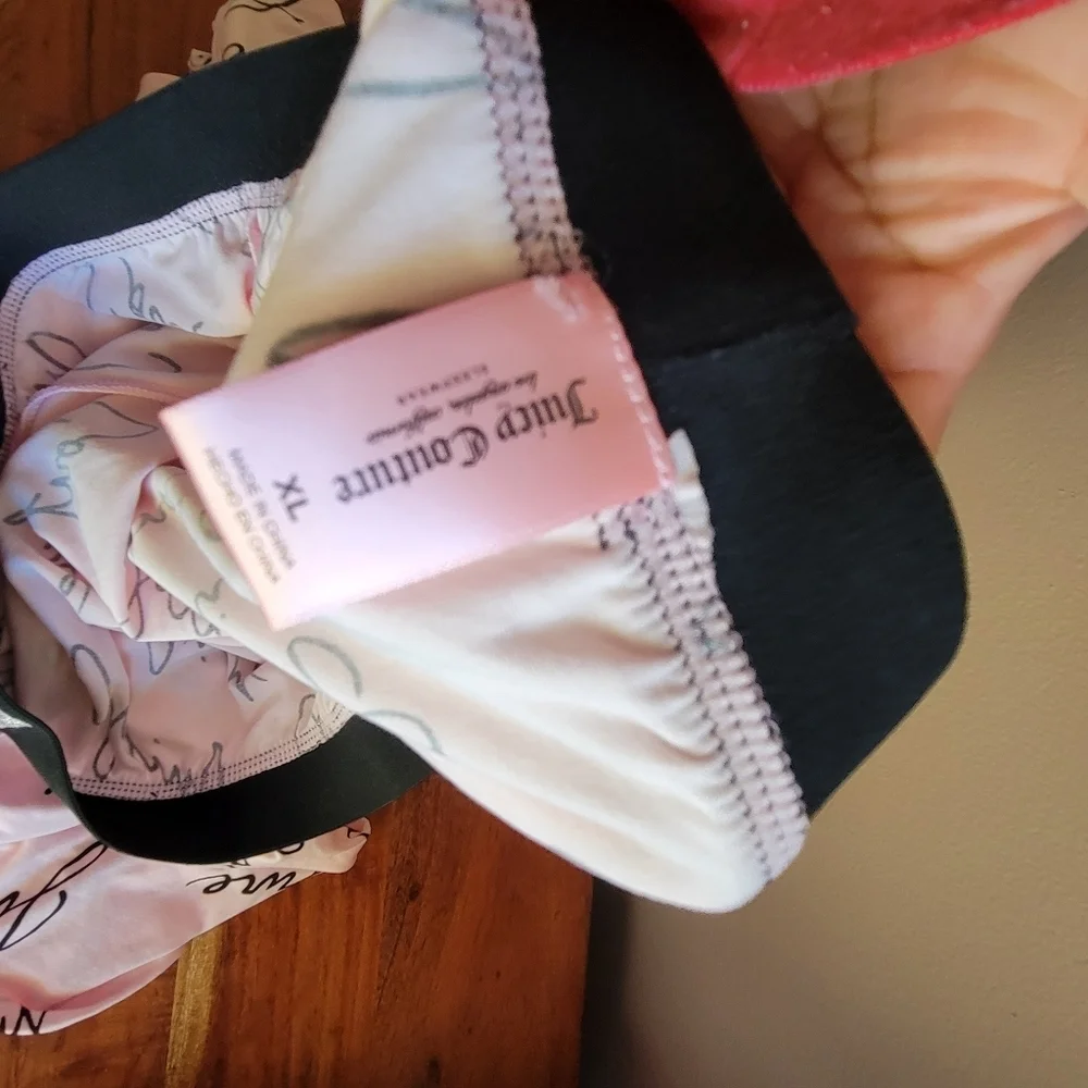 Juicy Couture Pink/Black Pajama Set Size XL Super Soft Button Down New - Picture 8 of 12